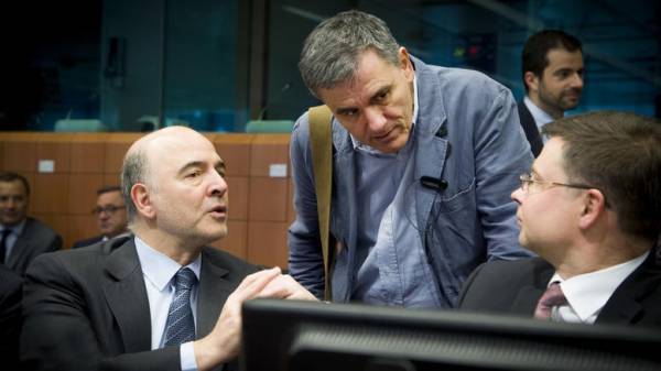 Με το δάκτυλο στις μεταρρυθμίσεις οι θεσμοί