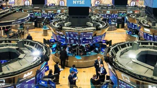 Νευρικότητα στη Wall Street- Συνεχίζονται οι τεχνολογικές πιέσεις