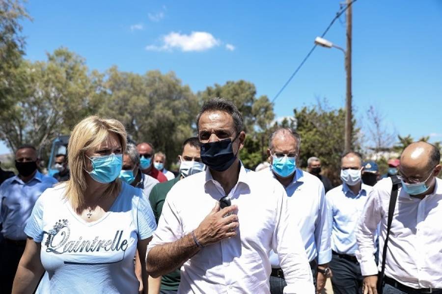 Αυτοψία Μητσοτάκη στις πληγείσες περιοχές της Εύβοιας