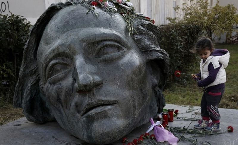 Μήνυμα Παυλόπουλου: Η υπεράσπιση της δημοκρατίας είναι καθημερινό χρέος