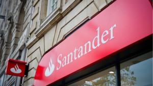 Banco Santander: Εξετάζει την έξοδό της από τη Βρετανία