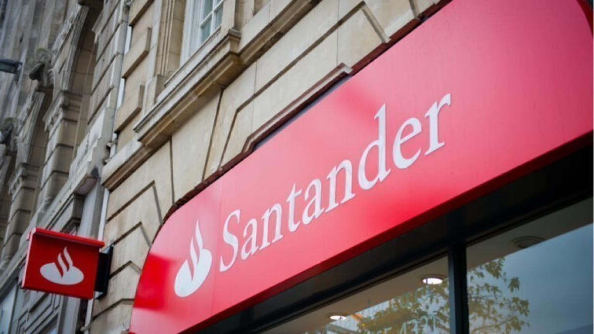 Banco Santander: Εξετάζει την έξοδό της από τη Βρετανία