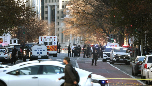 Σοκ στις ΗΠΑ μετά τον πυροβολισμό των δύο Εθνοφρουρών - Το προφίλ του δράστη - Το ξέσπασμα Τραμπ