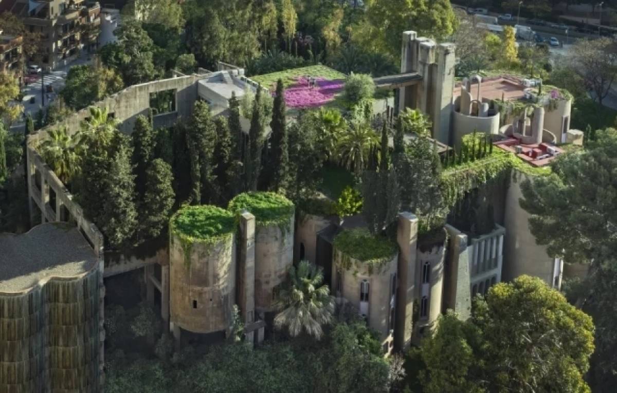 Αρχιτέκτονας μετέτρεψε ένα εργοστάσιο τσιμέντου σε μια ονειρική κατοικία
