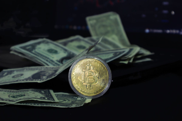 Bitcoin: Ράλι με «άρωμα» ομολόγων – Short squeeze ή αρχή νέου bull market;