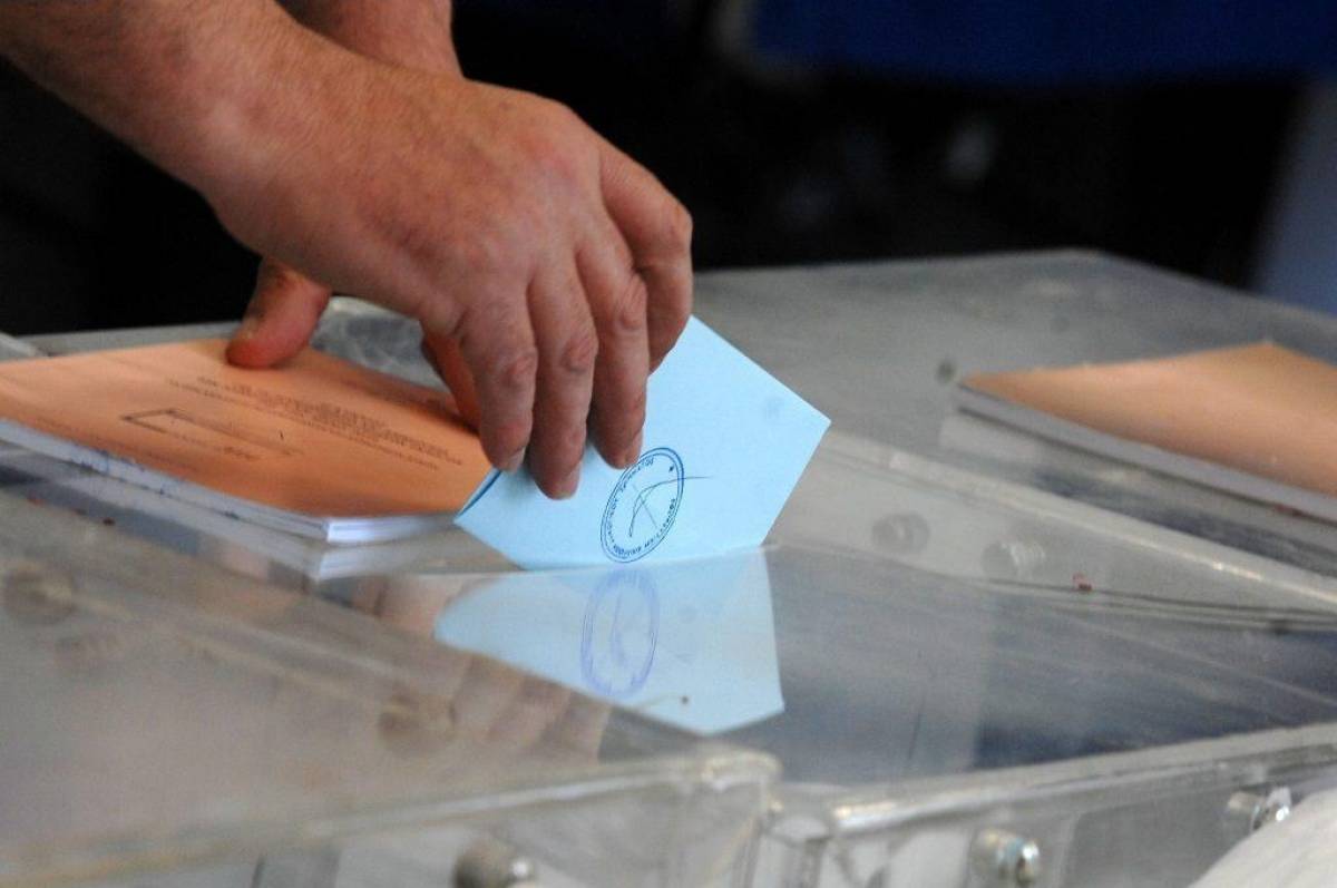Τι δείχνουν οι δημοσκοπήσεις στο... παρά πέντε της κάλπης