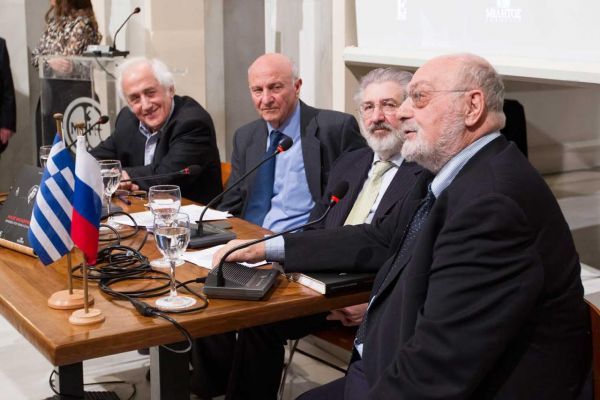 Ένα βιβλίο για τον Μίκη στα Ρώσικα