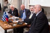 Ένα βιβλίο για τον Μίκη στα Ρώσικα