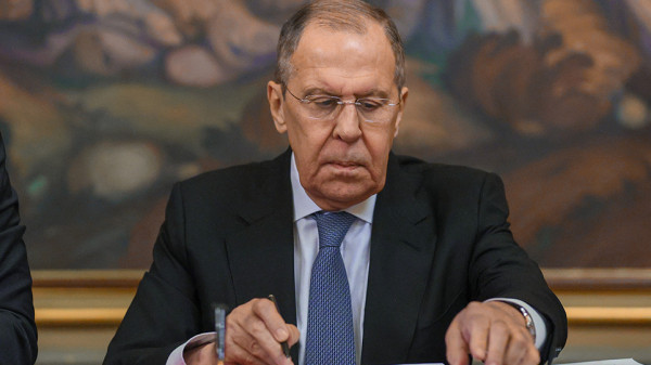 Ο Λαβρόφ ανακοίνωσε τριμερή συνάντηση των υπουργών Εξωτερικών Ρωσίας-Τουρκίας-Συρίας