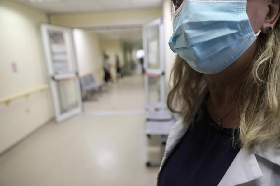 Τέλος η υποχρεωτική χρήση μάσκας στα νοσοκομεία-Αλλαγές στη διενέργεια rapid