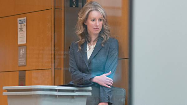 Σκάνδαλο Theranos: Ένοχη η Ελίζαμπεθ Χολμς