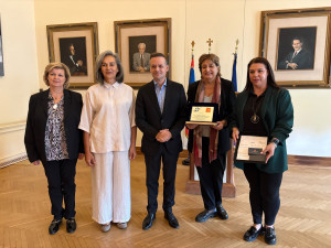 Δήμος Αθηναίων: 10.000 ευρώ από τον ΣΕΓΑΣ στον Ξενώνα Φιλοξενίας Γυναικών Θυμάτων Βίας και των Παιδιών τους