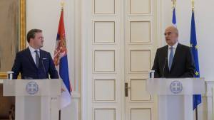Στρατιωτική συνεργασία Ελλάδας-Σερβίας «βλέπουν» Δένδιας και Σελάκοβιτς