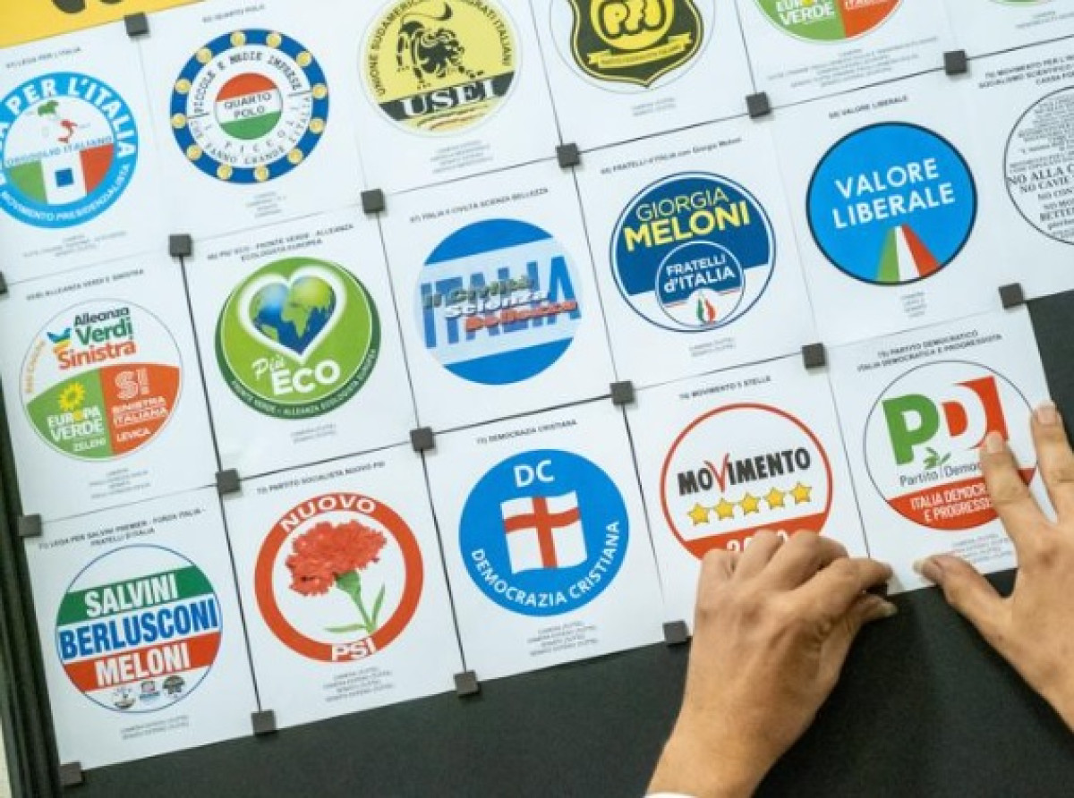 Στις κάλπες οι Ιταλοί, σε... αναμμένα κάρβουνα η Ευρώπη