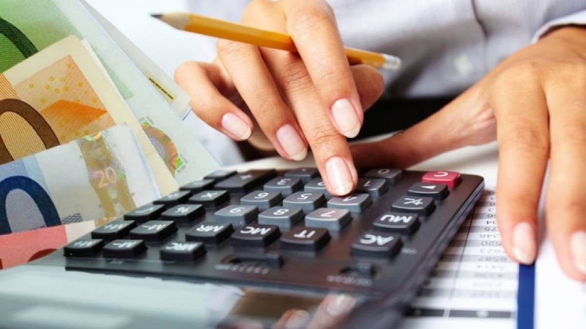 Τεκμήρια: Tι σχεδιάζει το οικονομικό επιτελείο για μισθωτούς και επαγγελματίες
