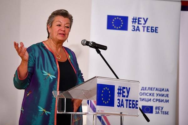 Τελεσίγραφο από Γιόχανσον: Δεν είναι αποδεκτές οι επαναπροωθήσεις μεταναστών