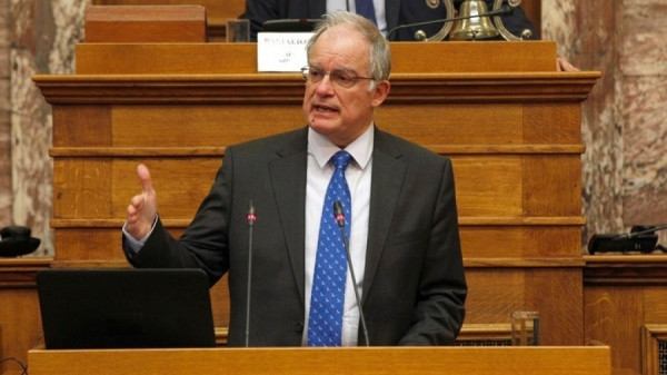 Βουλή: Εκλογή Τασούλα, εν μέσω διαμαρτυριών για τη χωροταξία