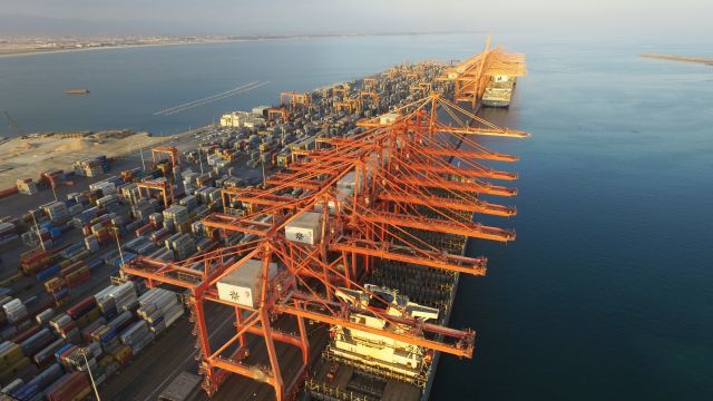 Το λιμάνι Salalah μειώνει τις εκπομπές άνθρακα με νέους γερανούς