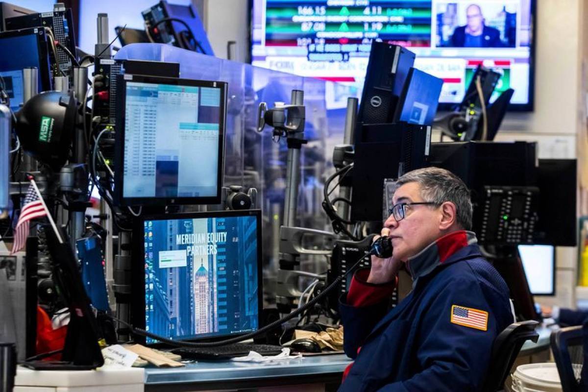 Διευρύνεται το αρνητικό σερί της Wall Street-Σε νέα πολυετή υψηλά το πετρέλαιο