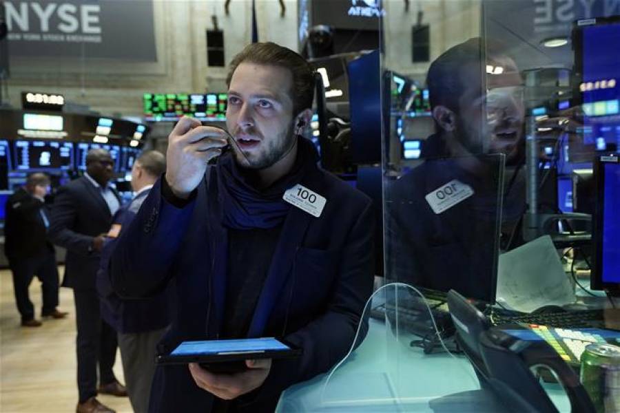 Νέο τριπλό ρεκόρ στη Wall Street, περιμένοντας τη Fed