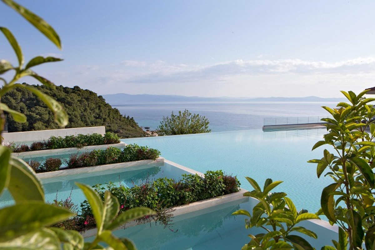 Συνεργασία SWOT Hospitality-Bain Capital για τη διαχείριση του Cora Hotel&amp;Spa