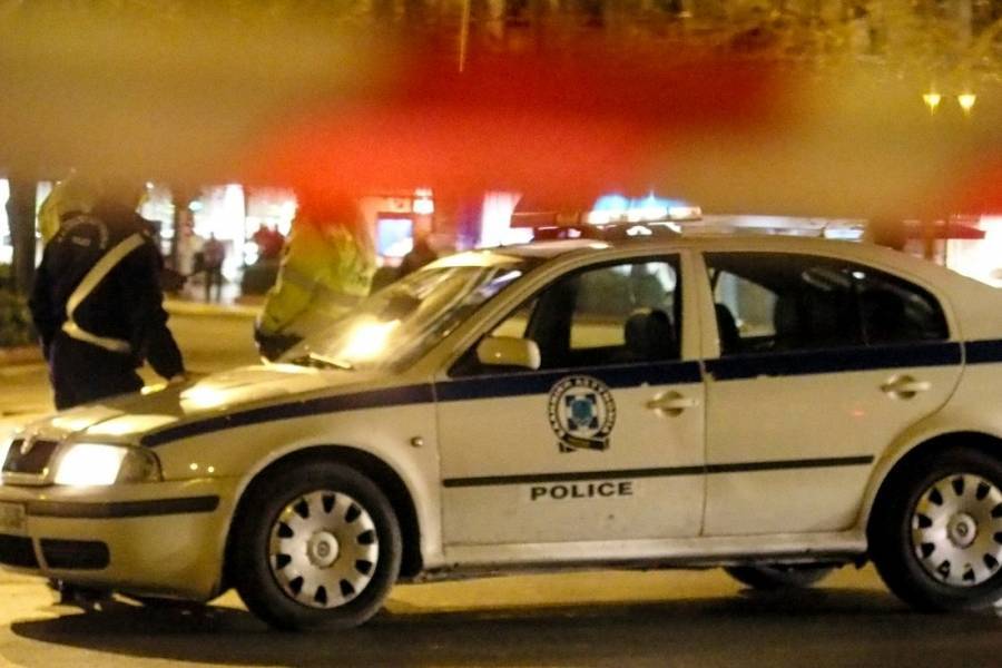 Καταδρομική επίθεση κουκουλοφόρων στο κέντρο την Αθήνας