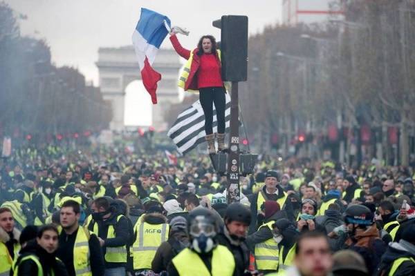 Τα «κίτρινα γιλέκα» ξανά στους δρόμους της Γαλλίας