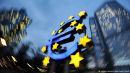 DW: Αμφισβητήσιμη και ριψοκίνδυνη η πολιτική της ΕΚΤ