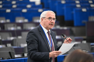 Μανιάτης για τα επεισόδια στην Αλβανία: Να προστατευτούν οι ελληνικές μειονοτικές περιουσίες
