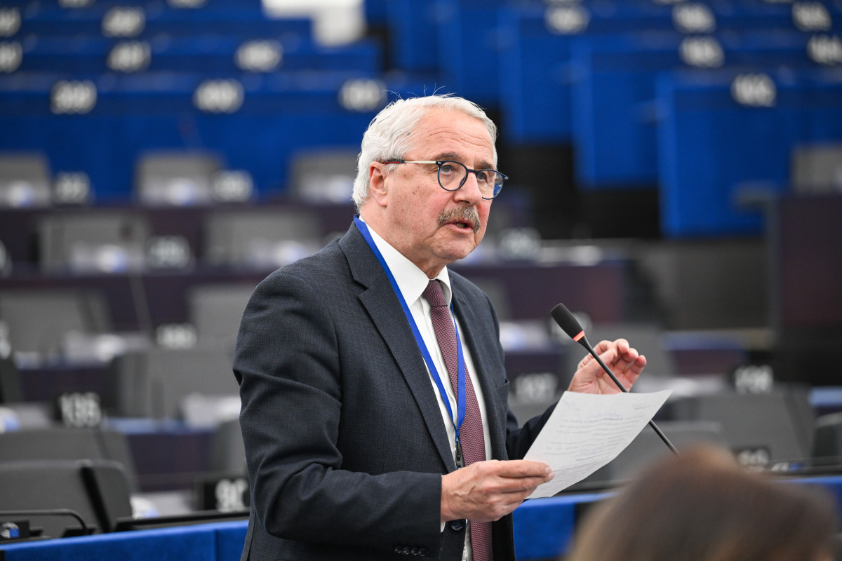 Μανιάτης για τα επεισόδια στην Αλβανία: Να προστατευτούν οι ελληνικές μειονοτικές περιουσίες