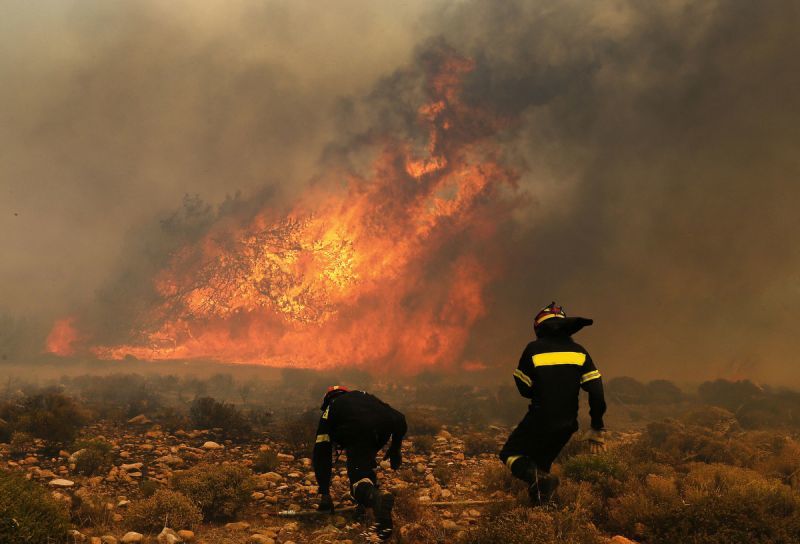 Πύρινος εφιάλτης χωρίς τέλος στη Βορειοανατολική Αττική