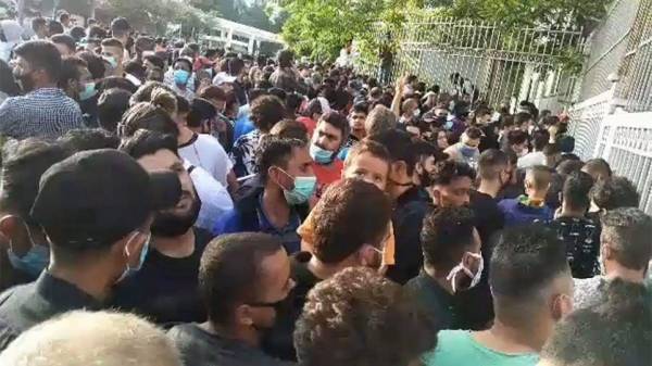 Υπηρεσία Ασύλου: Εκ νέου συνωστισμός παρά τις διαβεβαιώσεις Μηταράκη