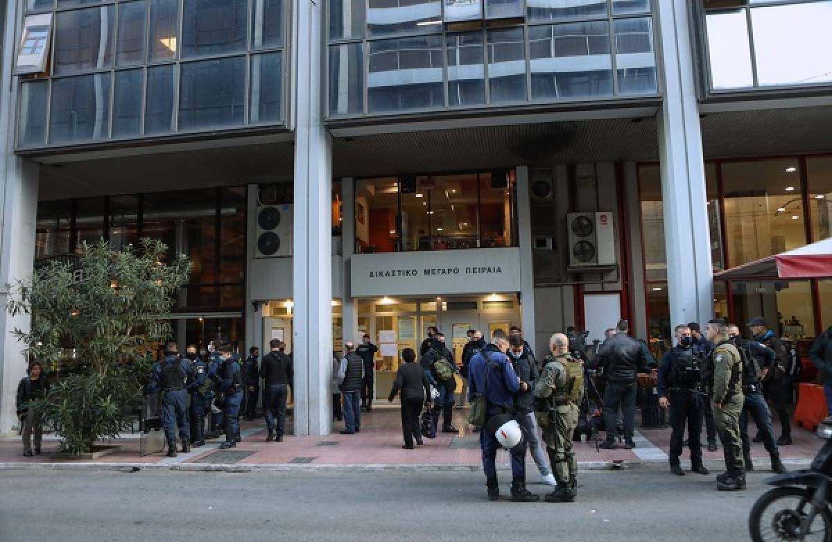 Καταδίωξη στο Πέραμα: Ελεύθεροι χωρίς κανέναν όρο οι επτά αστυνομικοί
