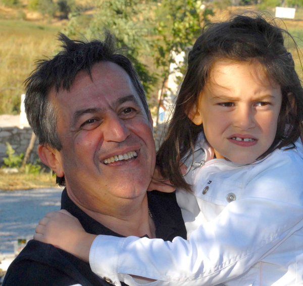 Δύσκολες ώρες για τη 16χρονη κόρη του Νίκου Νικολόπουλου