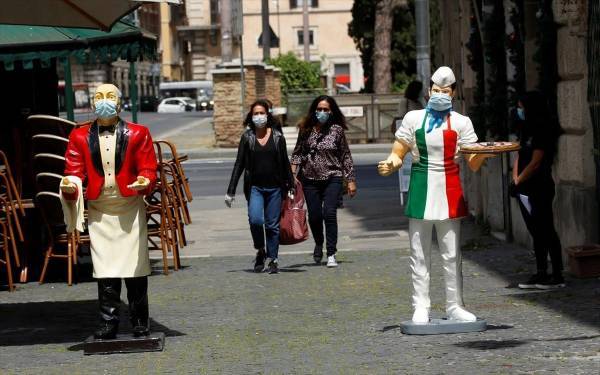 Κορονοϊός-Ιταλία: 8.824 νέα κρούσματα και 377 θάνατοι