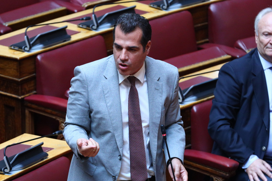 Πλεύρης στη Βουλή: Το κυβερνητικό δόγμα για τη μετανάστευση - Αποτροπή, μείωση ροών και αύξηση επιστροφών
