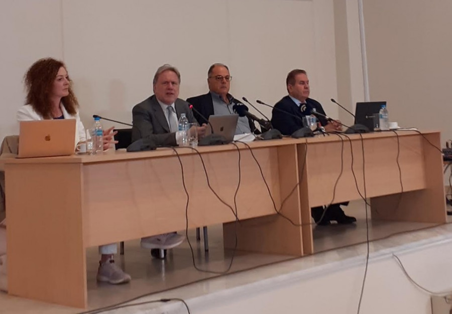 Πάρκο Εθνικής Συμφιλίωσης: A' συνάντηση «Σύνταγμα και εξωτερική πολιτική»
