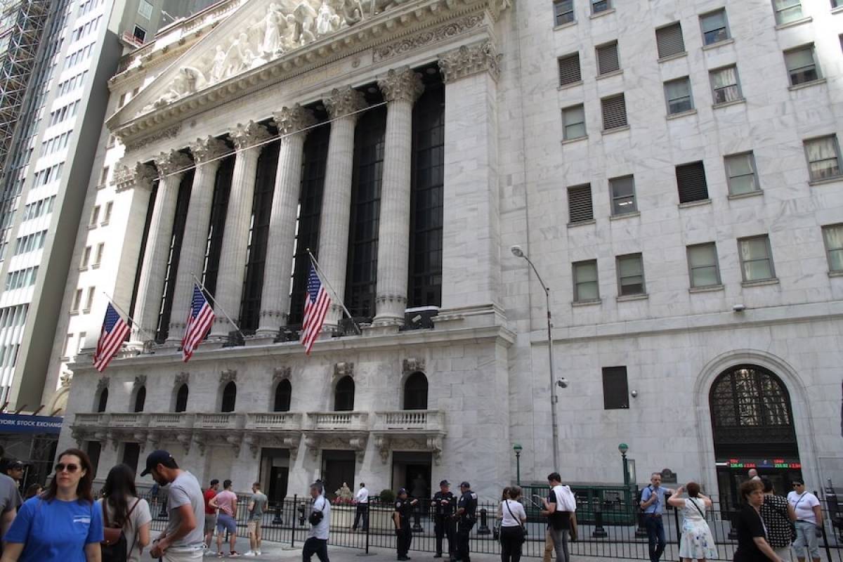 Ήπιες μεταβολές στο ξεκίνημα της Wall Street
