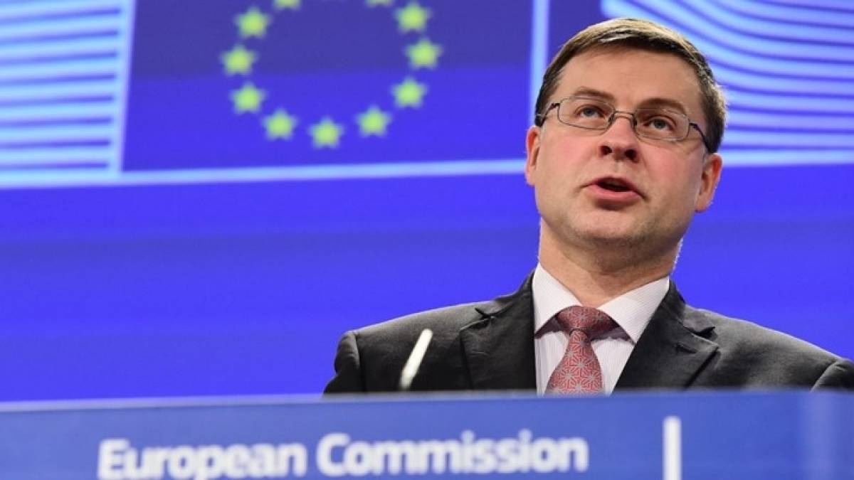 Ντομπρόβσκις: «Παράθυρο» Κομισιόν στο θέμα του αφορολόγητου