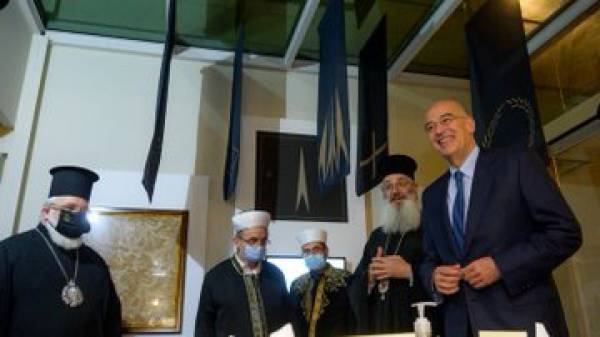 Δένδιας: μήνυμα ενότητας με Μητροπολίτες και Μουφτήδες