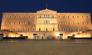 Αδύναμα αντίβαρα, χαμηλή κατάταξη: Τι δείχνει ο νέος Δείκτης Φιλελεύθερης Δημοκρατίας για την Ελλάδα