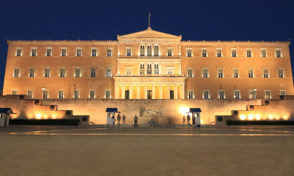 Αδύναμα αντίβαρα, χαμηλή κατάταξη: Τι δείχνει ο νέος Δείκτης Φιλελεύθερης Δημοκρατίας για την Ελλάδα