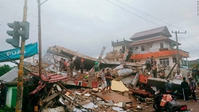 Ισχυρός σεισμός 6,2 Ρίχτερ στην Ινδονησία με δεκάδες νεκρούς