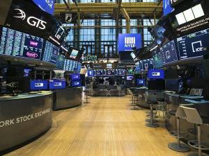 Πτωτική «στροφή» στη Wall Street- Απώλειες για πετρέλαιο, χρυσό