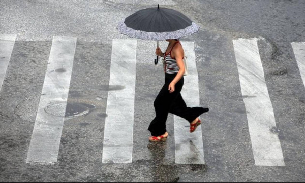 Έκτακτο δελτίο ΕΜΥ: Τριήμερο με βροχές και καταιγίδες
