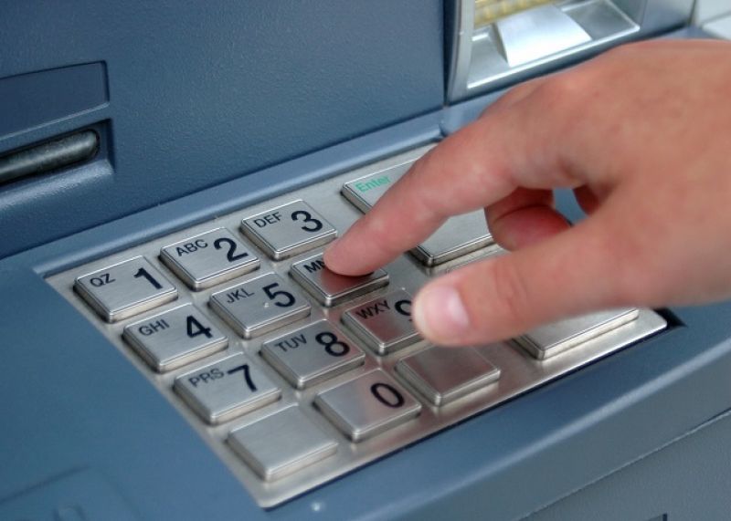 Υπουργείο Οικονομικών: Δεν μειώνεται το όριο ανάληψης των €60