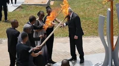 Ο Γιούνκερ παρ΄ολίγον να κάψει την Πρώτη Κυρία της Ρουάντας