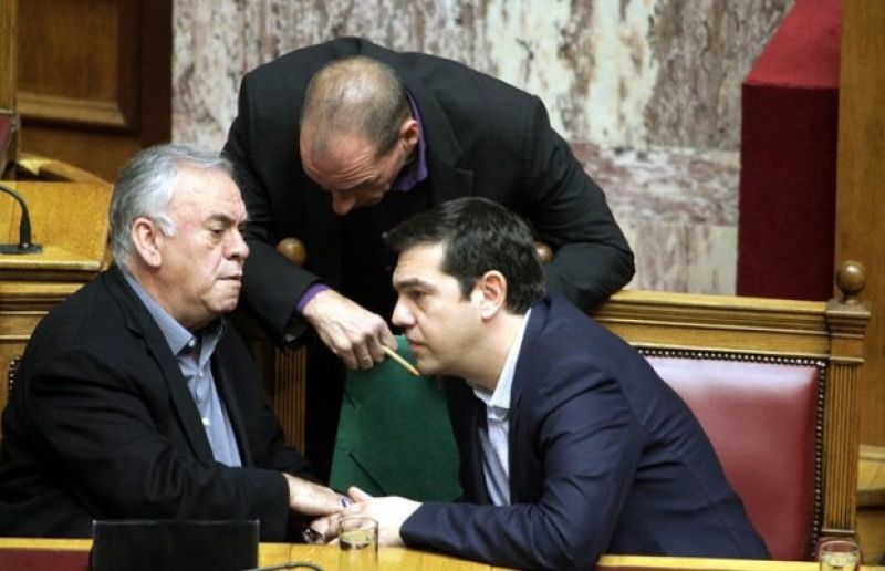 Επαφές για συμμαχίες με κόκκινες γραμμές και σημεία σύγκλισης