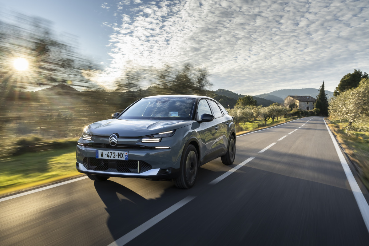 Η Citroën με τα νέα C4, Plus Pack και Plus Tech Pack που συνδυάζουν υβριδική τεχνολογία με premium χαρακτηριστικά