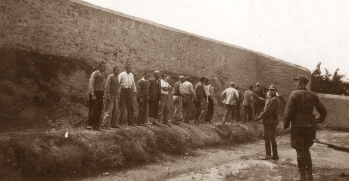 «Ανοιχτός» σε συνεργασία ο ιδιοκτήτης των φωτογραφιών των αντιστασιακών στην Καισαριανή - Οι αντιδράσεις των κομμάτων